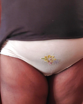 Realmallucouplevlog: Awek Mallu memakai pakaian di bilik asrama