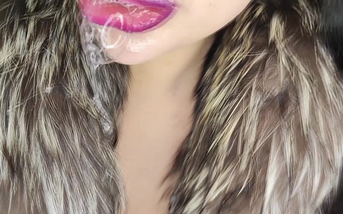 Princess18_: Muie și spermă peste toată haina mea de blană