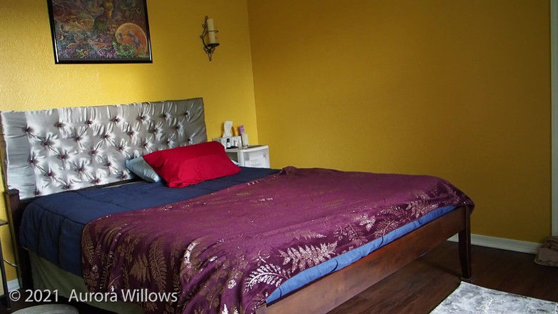 Aurora Willows: Das bett nackt machen