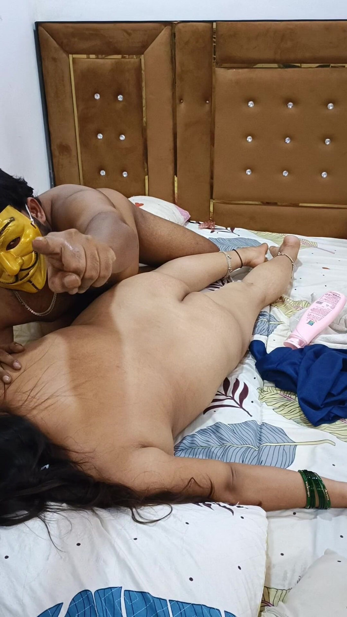 Catchybusty: देसी मालिश गलत हो गई