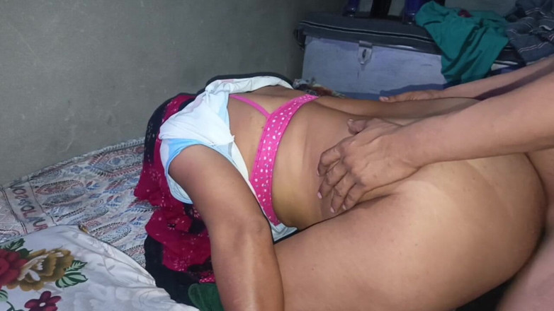 Kavita69: Kırmızı sutyen giyen yenge domaltarak sert sikiliyor