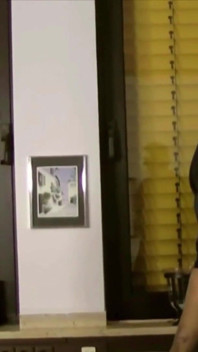 Questa miLF francese è pronta a giocare con il suo cazzo sborrata