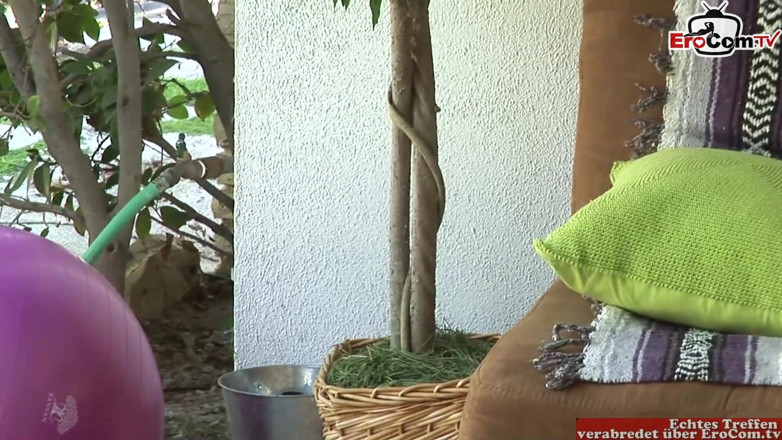 EroCom: Blonde milf verführt den freund ihrer stieftochter