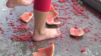 Femdom Austria: Watermelon feeding!
