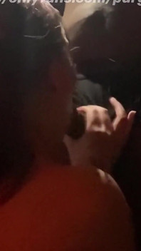 La ragazza sexy ha zampillato il mio sperma
