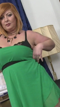Kurvige Rothaarige MILF Tammy Jean Spielt Mit Ihren Großen Natürlichen Titten Und Muschi