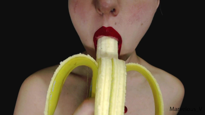 Marvelous V: Buze roșii sexy sexy lingând și sugând acadea și alte alimente