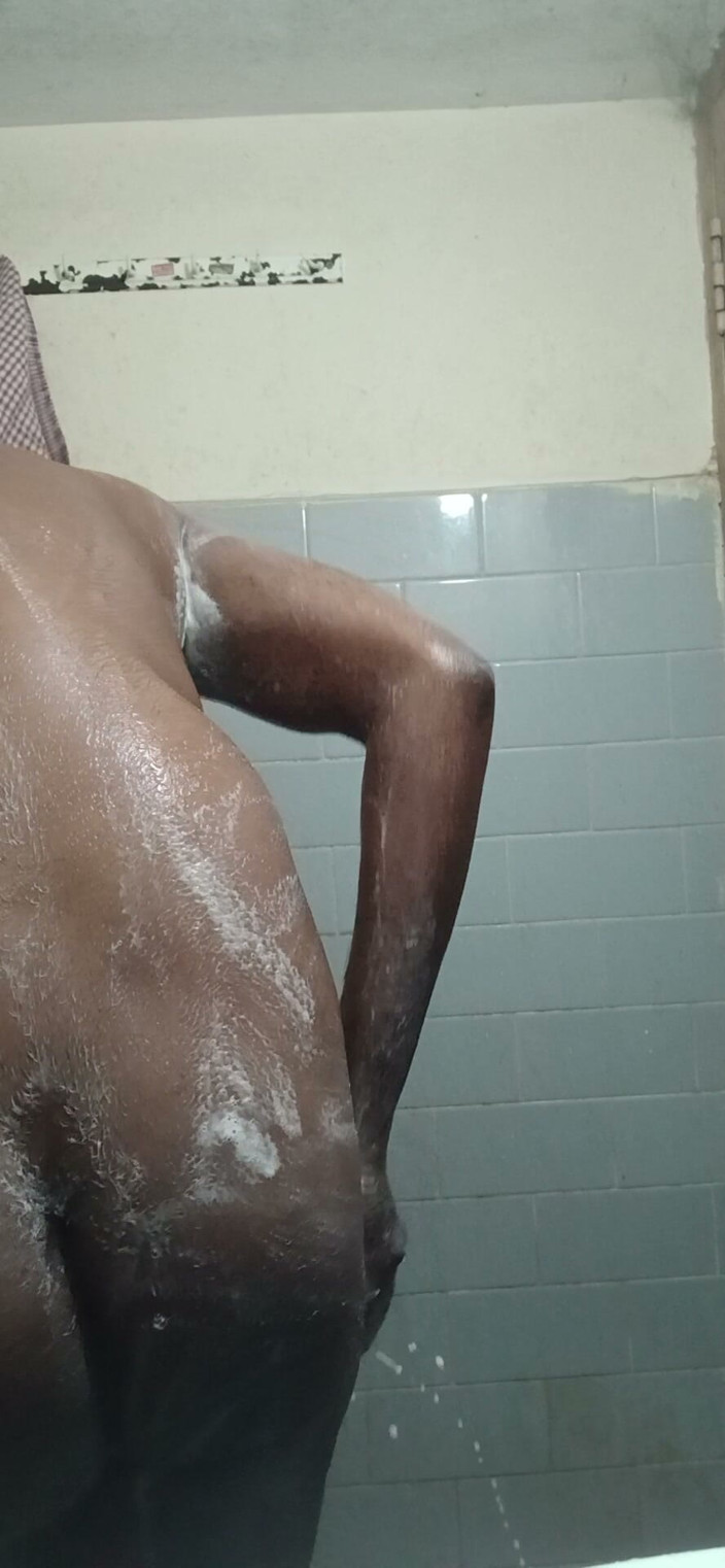 Baddiehotnew: Bathing and Ass Show