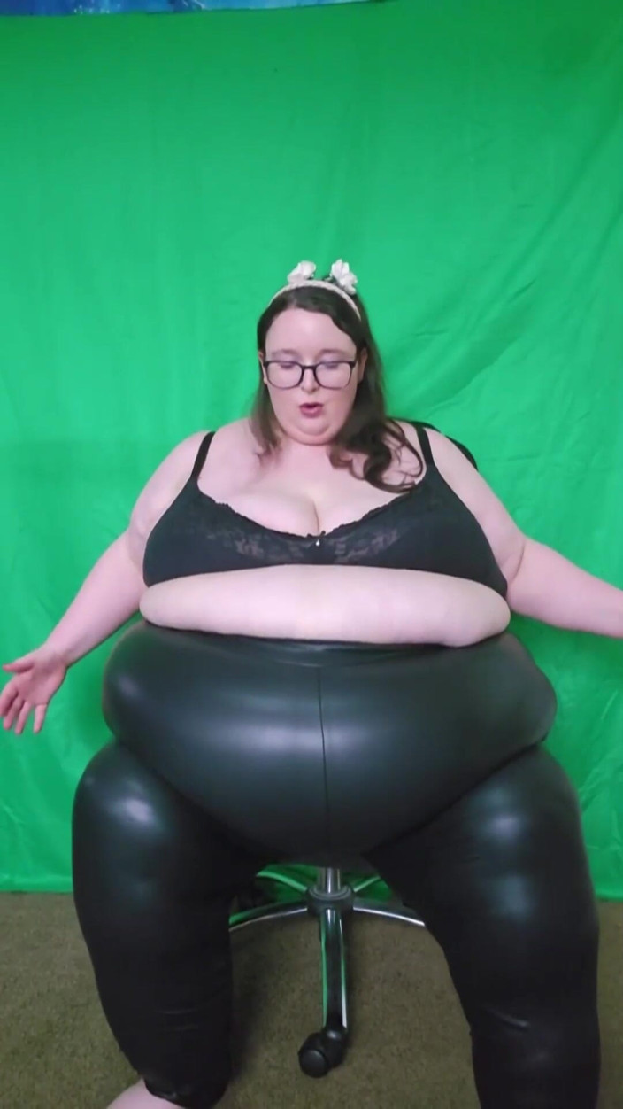 SSBBWLadyBrads: SSBBW bohyně těsné kožené kalhoty na zakázku