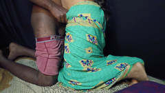 Kavana: Bella ragazza scopa con un amico