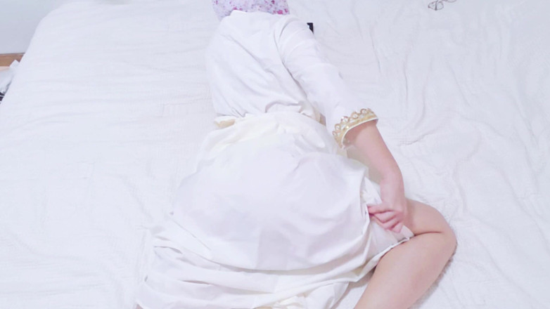 LittleMuslim: A Malaysian Hijabi Girl Teasing with White Abaya Showing off...