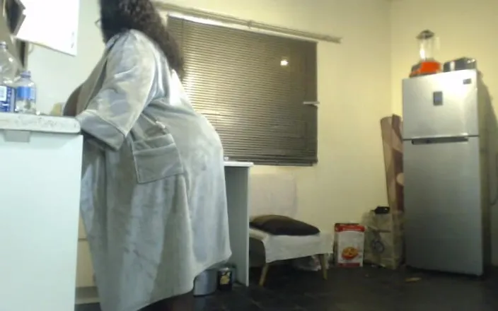 Legendary Booty Overdose: Ebony BBW Masturbating While Doing Home Chores