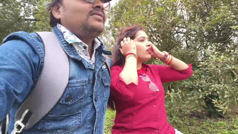 Sona bhabhi: Indisches desi-mädchen küsst szenen und möpse drücken von ihrem freund...