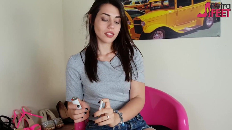 Smokin Fetish: Người đẹp tuổi teen đam mê hút thuốc