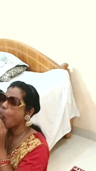 Grávida indiana inesperada quente boquete e fodendo com namorado antes da festa vestindo Lehenga