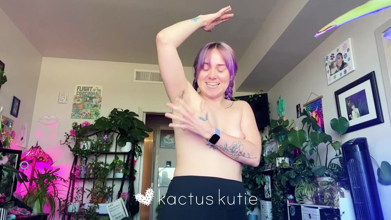 Kactus kutie: Troppo sudata per andare a lavorare