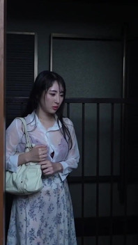 Empapado hasta el hueso por un repentino aguacero. Mi querido amigo, Yui Onozaka, no pudo llegar a casa