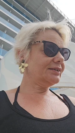 Défi inconnu sur le bateau, pipe et facial