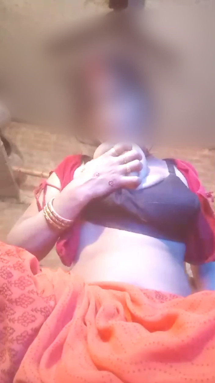 jayabhabhi: Bhabhi Kampung India buatan sendiri membuat video