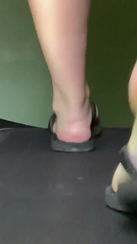 Stopy w klapkach na bieżni - Ivys Feet