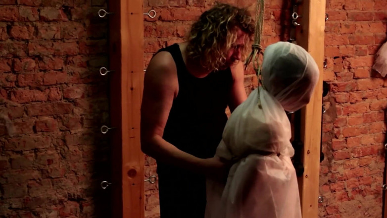 Vintage Fetish: Svázaná a potrestaná: otrokyně děvka těsně zabalená v hardcore BDSM...