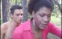 Shemale videos: Vecchia trans nera viene scopata da muscoloso etero