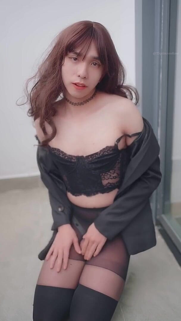 Cute Sissy Smoking and Anal in Chastity (Ts Princess Rose)