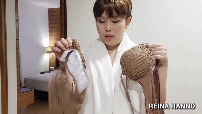 Reina Hanno: Ta copine trans tomboy essaye de te séduire dans un...