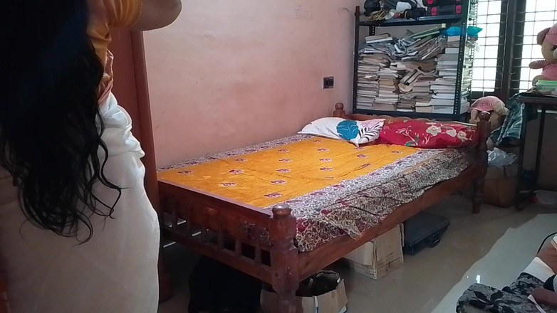 LEGSCOUPLE12: Indická vesnická holka je ošukaná v domě její kamarádky