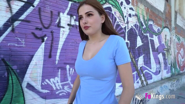 FAKings: Une étudiante baise des hommes dans la nature pendant son temps...