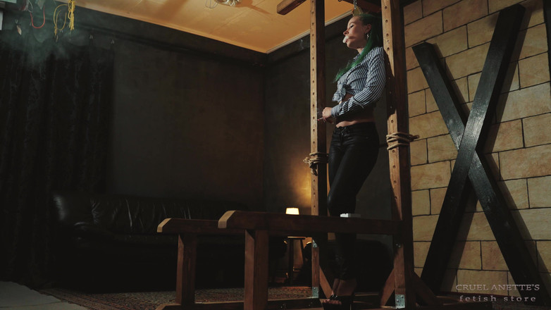 Cruel Anettes fetish world: Sam po długim dniu