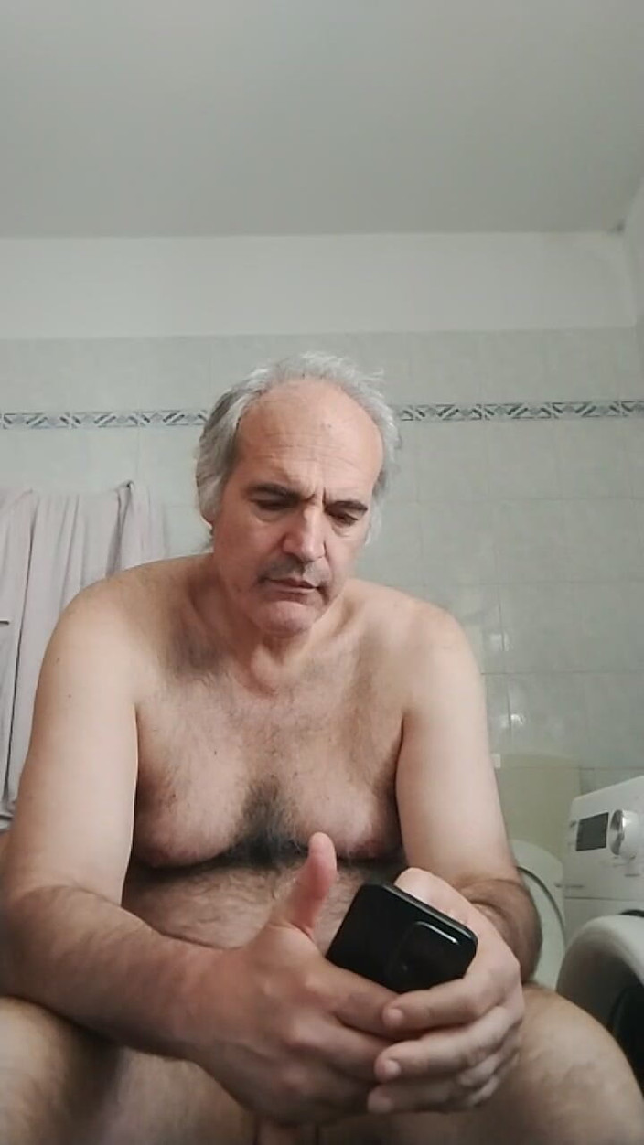 Setesesso7: Banyak kencing di baskom dan handjob yang panjang dan bahasa...