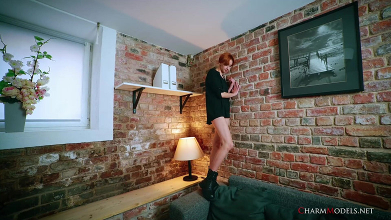 CharmModels: 팬티 없는 30살 미녀 Mary Jane Redhead 대박 부츠 비디오