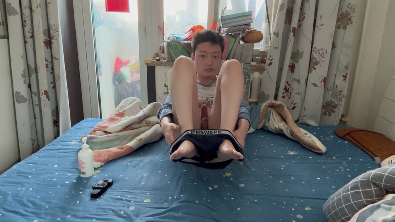 Footme: 18세, 164cm 작은 발 소년 M자형 오픈 레그 자위 (52kg/36 사이즈 연약한 발)