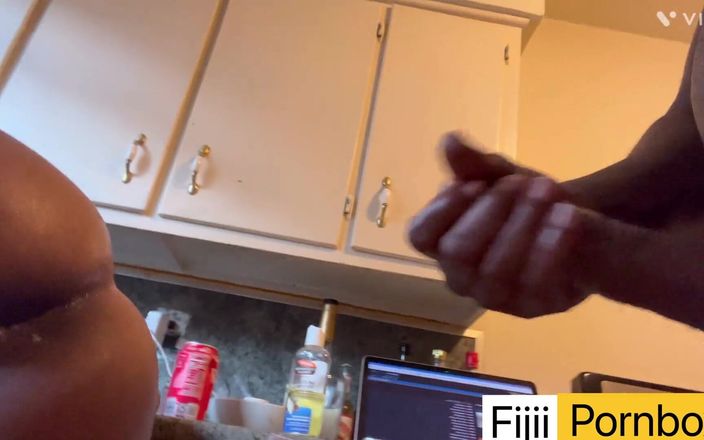 Fijii pornbox: Str8rich 大黑屌 - 妻子像荡妇一样在晚餐时被狠操菊花