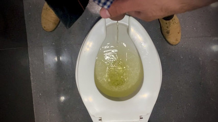 NerdycharlieXXX: Pissing kompilace toalet