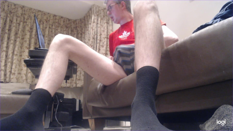 Longlegs: Роздягання й дрочка