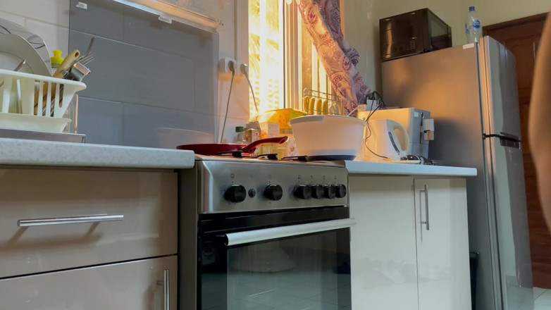 Batty Lux: Jag gillar att laga mat naken