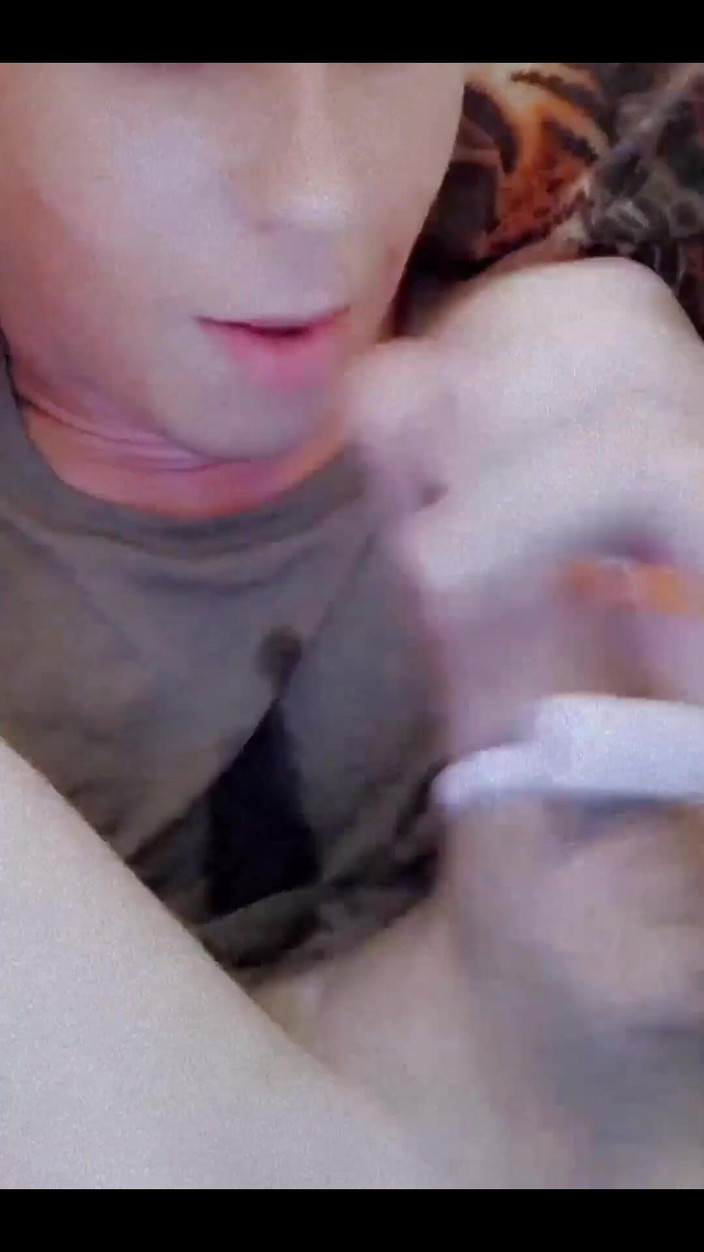 Juliaporno3: ベスト・セルフサック。ビッグ・カックとのプロフェッショナルなオートフェラチオ