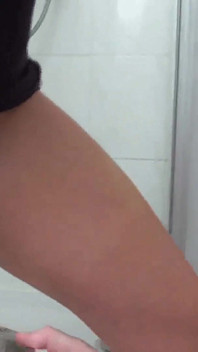 Tôn sùng đi tiểu từ bát thú cưng