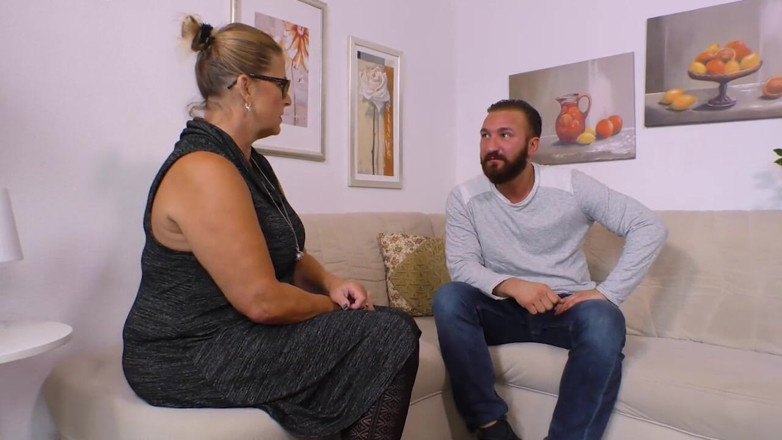 Deutschland porn: Mladý hřebec šuká sexy milfku!