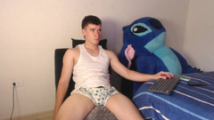 Icyhot707: 年轻的大个子拉丁裔在裤子上手淫