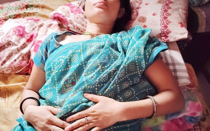 Ritu Rose: La jolie Ritu se fait baiser en levrette par son...