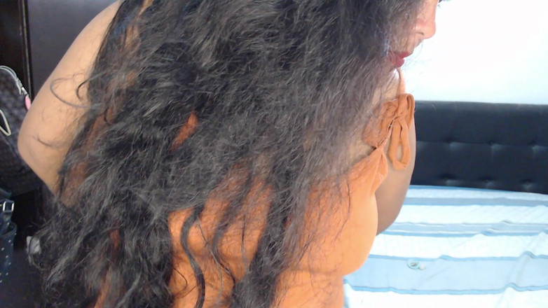 Jsexycouple17: Dia membuta tuli pada jiran MILFnya dalam pertukaran untuk cawan...