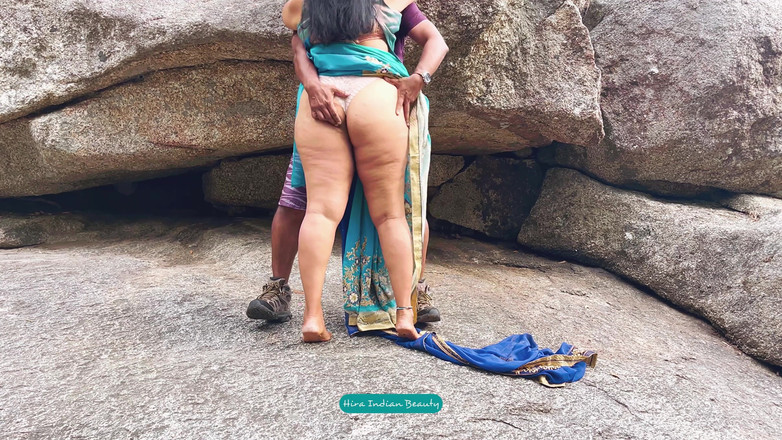 Hot 365 Entertainments: Hintli Çiftin açık Havada Romantizmi - Sari Seks - Sari Kaldırılıyor Ve Götüne Şaplak...