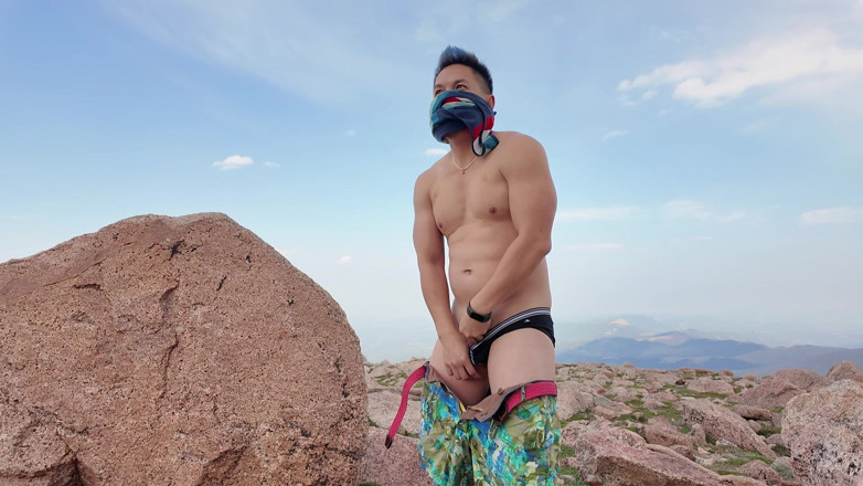 Barenakedmuscles: Svlečená holá na summitu: Flex, Zdvih, Explode