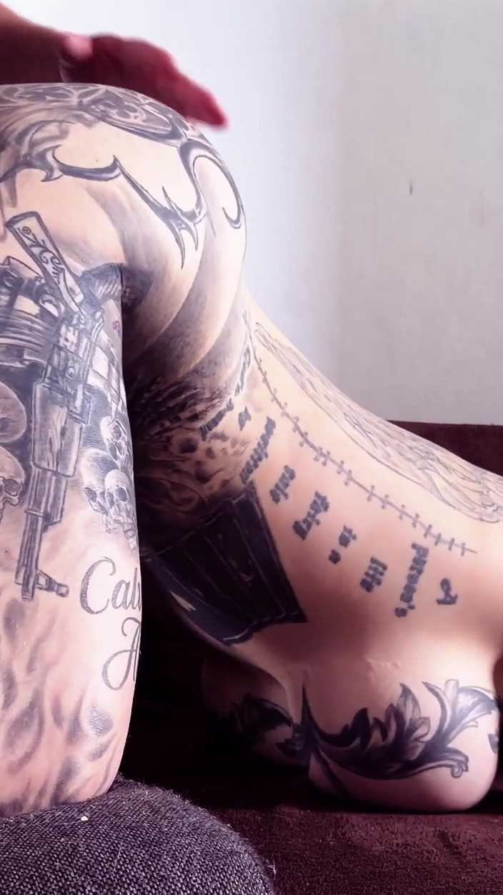 MissAlessaMilano: Deepthroat i pieprzenie się na piesek na plecach