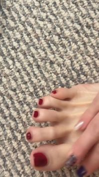 MILF Toes