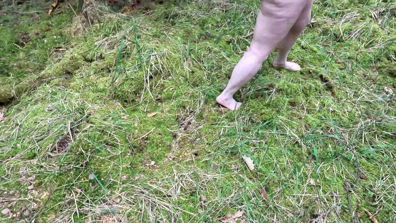 Bouncy Tits Action: Awek bogel lengkap di dalam hutan dan sebat badan dan...