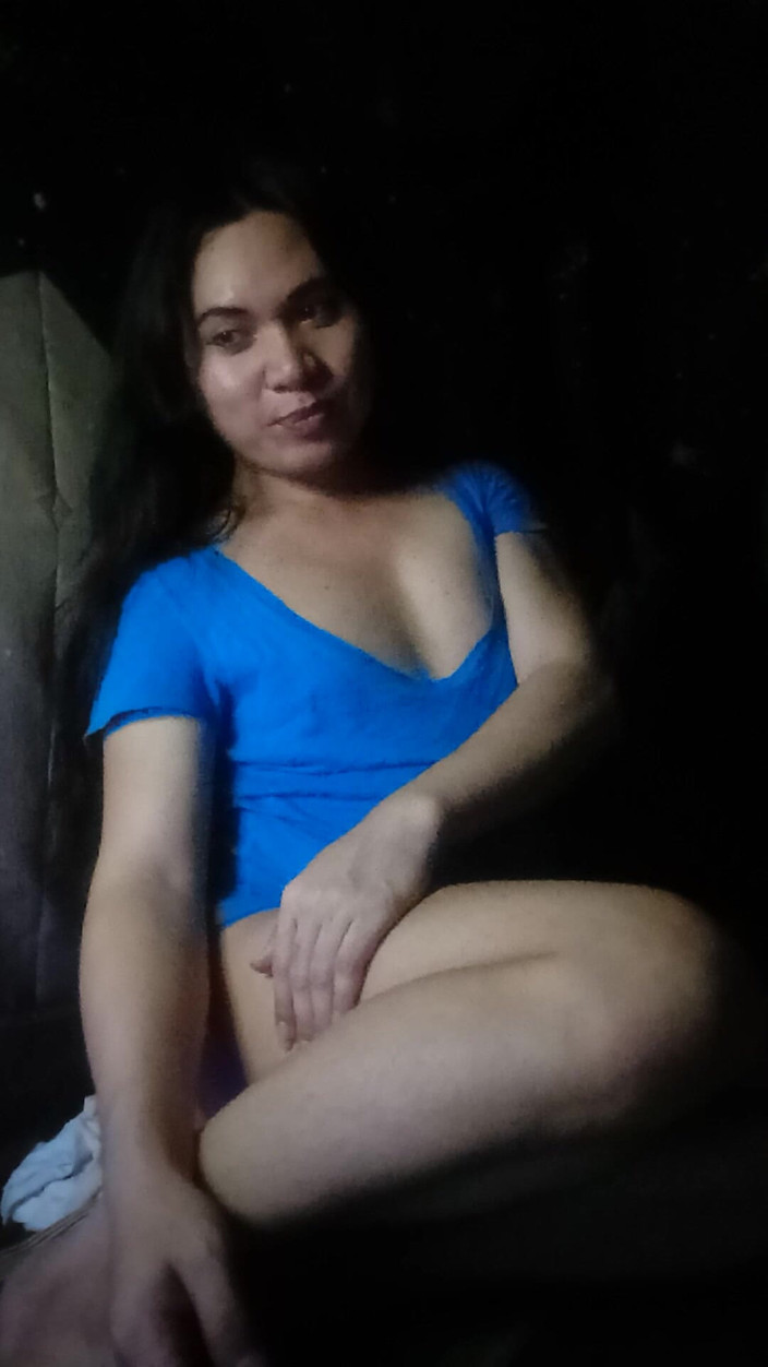 Reynaldo6: 午夜后，一个变性人独奏只在沉默中分享